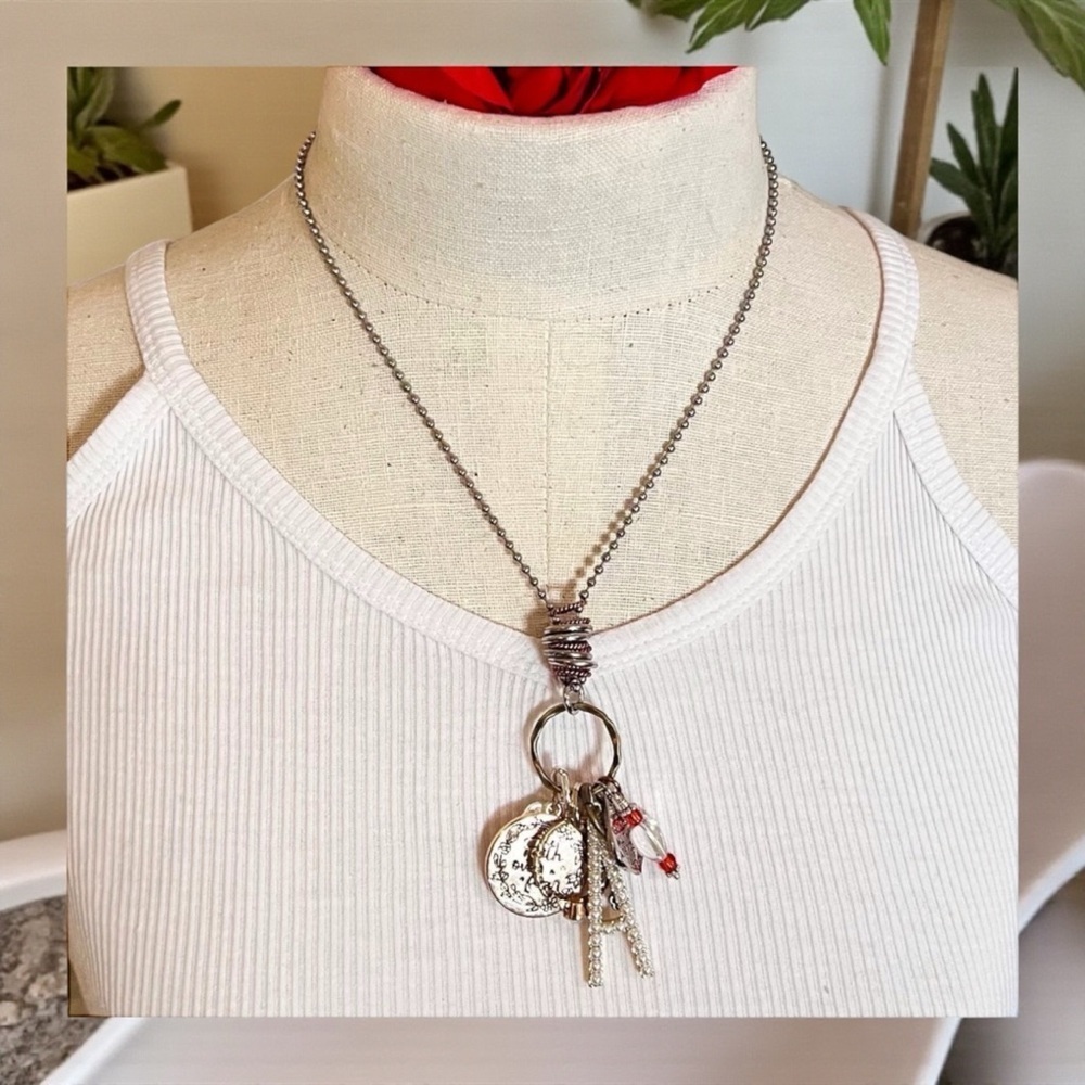 Spiritual and faith. Angel charms assemblage necklace. - Picture 10 of 17